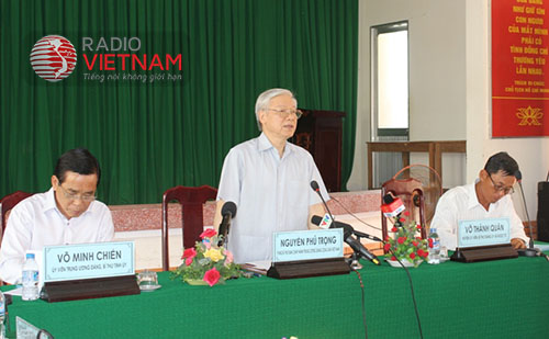 ທ່ານເລຂາທິການໃຫຍ່ ຫງວຽນຟູຈ້ອງ ເຮັດວຽກກັບການນຳ ແຂວງຊອກຈັງ